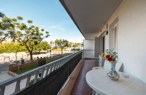 La Pineda Apartment | Apartment 'La Pineda' with Sea View, Wi-Fi and Air Conditioning