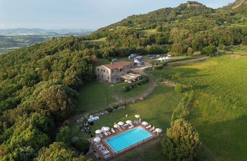 Pomarance Apartment | Apartment 'La Stalla' with Shared Pool, Private Garden and Wi-Fi