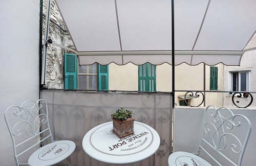 Dolceacqua Apartment | Apartment "La stanza segreta platinum" with Balcony & Wi-Fi