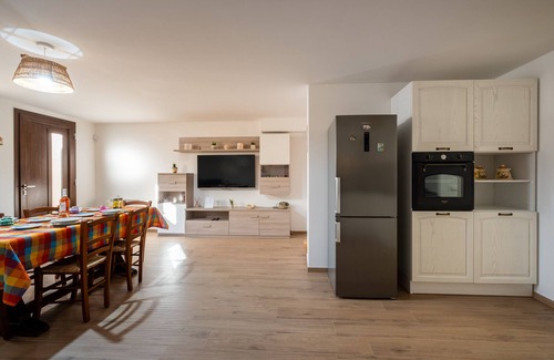 Calimera Apartment | Apartment 'La Tavernetta Di Elisa' with Private Terrace and Wi-Fi