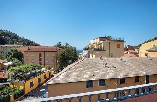Bonassola Apartment | Apartment 'La Terrazza Di Via Daneri 2' with Sea View, Terrace and Air Conditioning