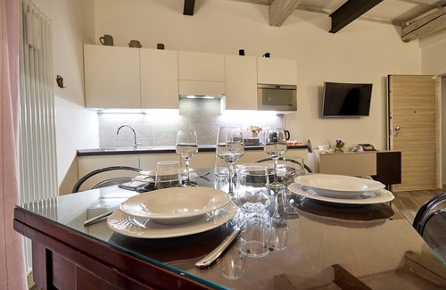 Historic Center Apartment | Apartment "La Torre Lunga" . one step away from the Two Towers of Bologna