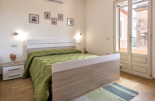Tula Apartment | Apartment La Valle del Sole with Mountain View, Lake View, Wi-Fi & Balcony