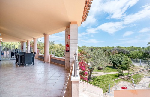Sas Linnas Siccas Apartment | Apartment 'La Vela Blu' with Shared Pool, Wi-Fi and Air Conditioning
