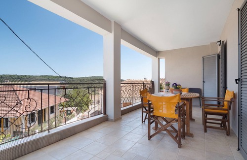 Spartochori Apartment | Apartment 'Lakis 1' with Sea View, Wi-Fi and Air Conditioning
