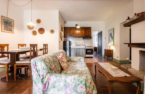 Gallina Apartment | Apartment "Lavanda" with Mountain View, Shared Pool & Wi-Fi