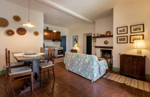 Gallina Apartment | Apartment "Lavanda" with Mountain View, Shared Pool & Wi-Fi