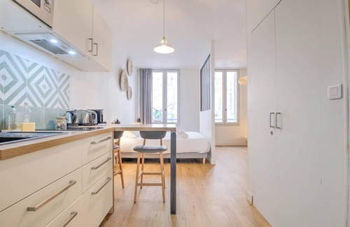 Perigueux Apartment | Apartment 'Le Charmant' with Wi-Fi and Air Conditioning