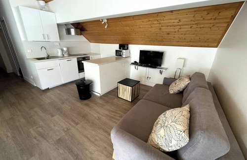 Les Claux Apartment | Apartment 'Le Famillial' with Balcony and Wi-Fi