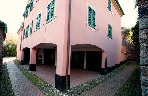 Levanto Apartment | Apartment 'Le Mura - Riviera' with Wi-Fi and Air Conditioning