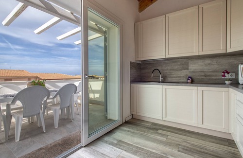 Trinita d'Agultu e Vignola Apartment | Apartment 'Le Palme's' with Balcony, Wi-Fi and Air Conditioning