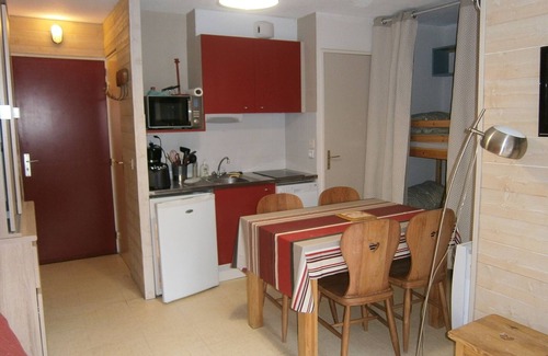 La Joue du Loup Apartment | Apartment 'Le Relais Du Devoluy' with Mountain View, Shared Pool and Private Terrace
