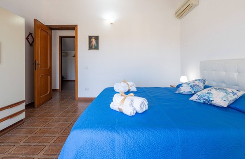 Pirri Apartment | Apartment 'Le Terrazze' with Private Terrace, Wi-Fi and Air Conditioning
