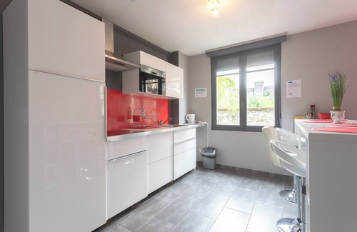 Lourdes Apartment | Apartment "Le Vignemale" in Lourdes, 4 people, private garden, balcony, fast Wi-Fi, close to sights