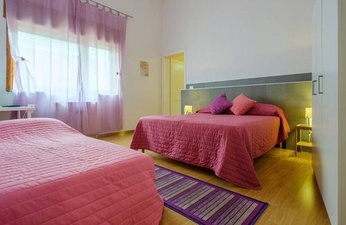 Veglie Apartment | Apartment 'Leader' with Private Garden, Wi-Fi and Air Conditioning
