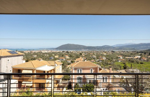 Apolpaina Apartment | Apartment 'Lefkadia's Bayview 1' with Sea View, Wi-Fi and Air Conditioning