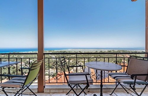 Frinion Apartment | Apartment "Lefkothea 4" with Sea View, Balcony & Wi-Fi