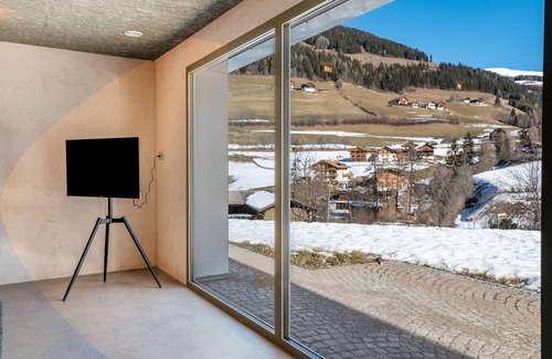 Santa Maddalena Apartment | Apartment 'Lena Dolomites Gartensuite' with Mountain View, Private Terrace and Wi-Fi