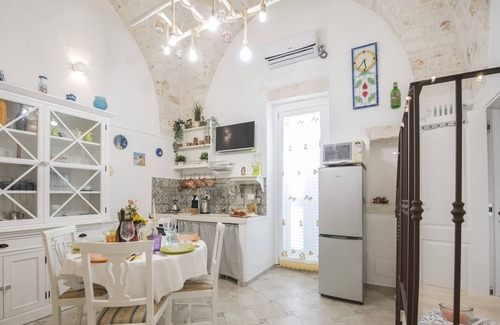 Ostuni Apartment | Apartment Leopardi's Alcove with Air Conditioning, Wi-Fi and Large Private Terrace