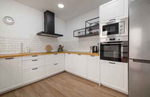 Camarles Apartment | Apartment 'Les Carolines' with Private Terrace, Wi-Fi and Air Conditioning