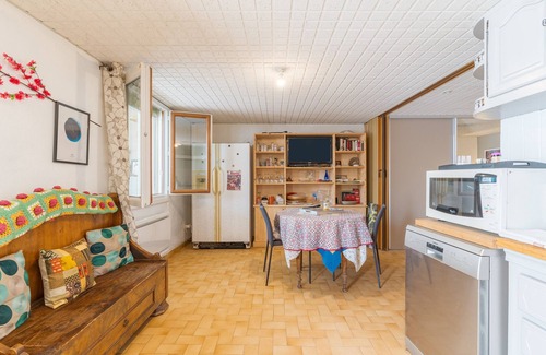Apt Apartment | Apartment 'Les Cerisiers' with Shared Pool, Shared Terrace and Wi-Fi