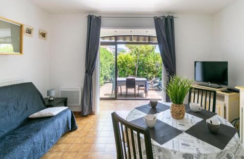 Carqueiranne Apartment | Apartment Les Tulipes by Interhome