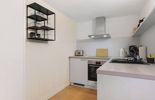 Westerhever Apartment | Apartment 'Leuchtturm' with Shared Terrace and Shared Garden