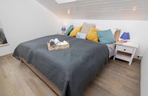 Norddeich Apartment | Apartment Leuchtturm by Interhome
