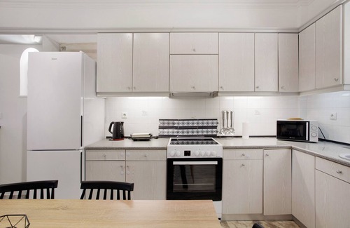 Xirokastello Apartment | Apartment 'Levante Breeze 1' with Balcony, Wi-Fi and Air Conditioning