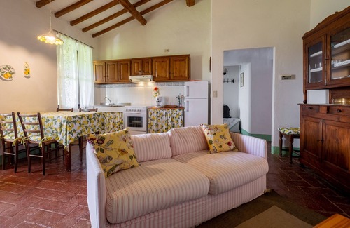Gallina Apartment | Apartment "Lilla" with Mountain View, Shared Pool & Wi-Fi