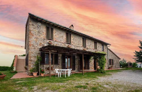 Gallina Apartment | Apartment "Lilla" with Mountain View, Shared Pool & Wi-Fi