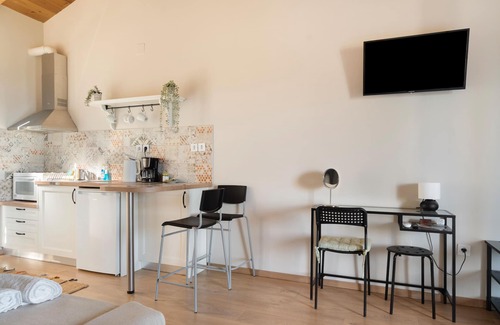 Fternon Apartment | Apartment 'Little Fox' with Sea View, Wi-Fi and Air Conditioning