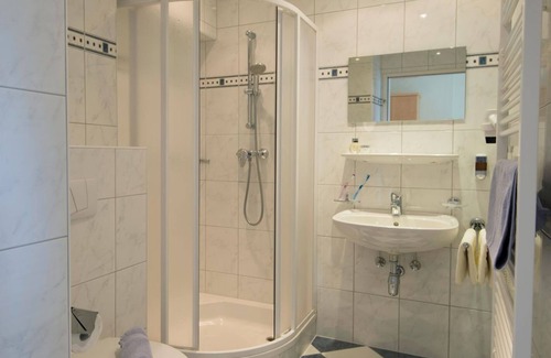 Bad Hofgastein Bed & Breakfast | Apartment/living room/shower, WC - Friedrichsburg