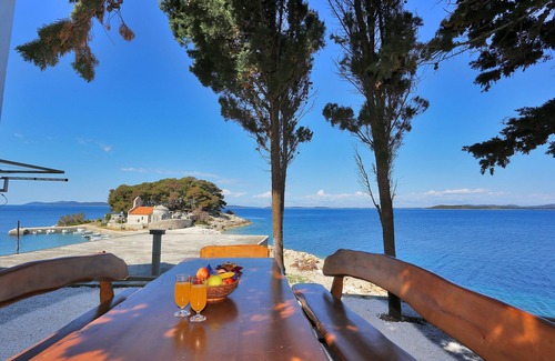 Savar Apartment | Apartment located directly on the seaside, with stunning views and seasight