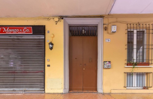Historic Center Apartment | Apartment located on the second floor of a typical Bolognese building, without lift.In 30 square meters of space it is suitable for 2 guests, with a kitchen, double bedroom and a comfortable closet.In a strategic position, in a few minutes on foot you ca