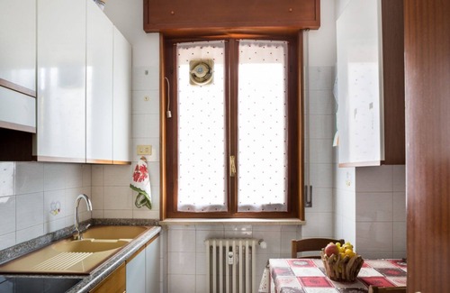 Parma Apartment | Apartment located on the first floor of a building WITHOUT lift. We are located in a residential area, a few minutes walk from the hospital, very convenient and quiet.Four-room apartment of 95 m2, with two bedrooms and a sofa bed in the living room.It co