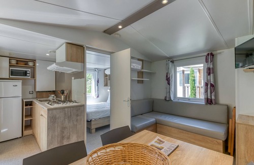 Vaulnaveys-le-Bas RV Rental | Apartment 'Lodge 87 No.46' with Mountain View, Wi-Fi and Air Conditioning