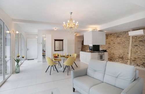 Casanova Lerrone Apartment | Apartment 'Loggia Oliveto' with Mountain View, Wi-Fi and Air Conditioning