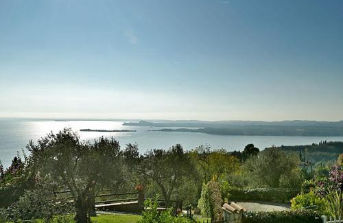Toscolano Maderno Apartment | Apartment Loretta in Villa Fiore