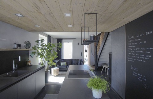 Bitz House | Apartment 'Lotte' with Private Terrace, Private Garden and Wi-Fi