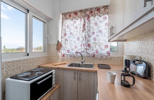Almiros Beach Apartment | Apartment 'Lotus 3' with Sea View, Wi-Fi and Air Conditioning