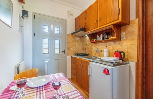 Almiros Beach Apartment | Apartment 'Lotus 4' with Shared Terrace, Wi-Fi and Air Conditioning