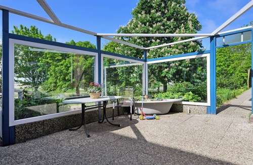 Nordstrand Apartment | Apartment 'Lüttmoor' with Private Terrace, Shared Garden and Wi-Fi