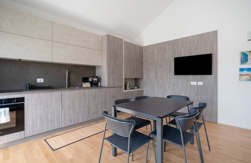 Municipio 1 Apartment | Apartment 'Luxury Home' with Balcony, Wi-Fi and Air Conditioning