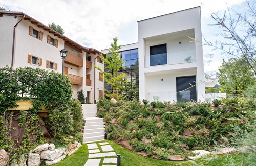 Ravina Apartment | Apartment Luxury Hotel 'Midum Family Balcony' with Mountain View, Wi-Fi and Air Conditioning