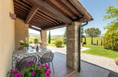 Gallina Apartment | Apartment 'Mostella' with Shared Pool, Wi-Fi and Air Conditioning