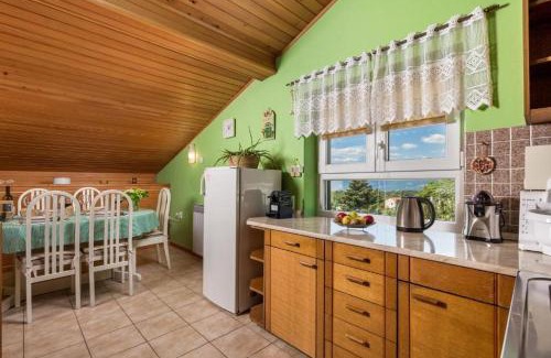Sarsoni Apartment | APARTMENT MAGDA with a parking space and sea view