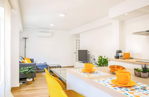 Almeria Centro Apartment | Apartment 'Magnifico Apto Pleno Centro Almeria' with Balcony, Wi-Fi and Air Conditioning