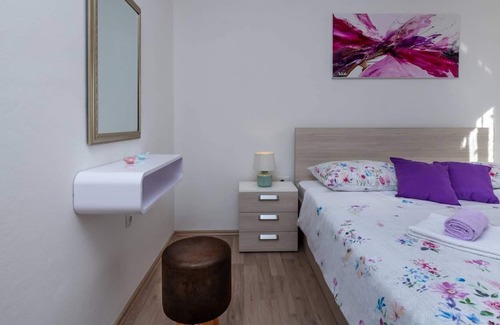 Vinez Apartment | Apartment Magnolia VInez with swimming pool for 6 people