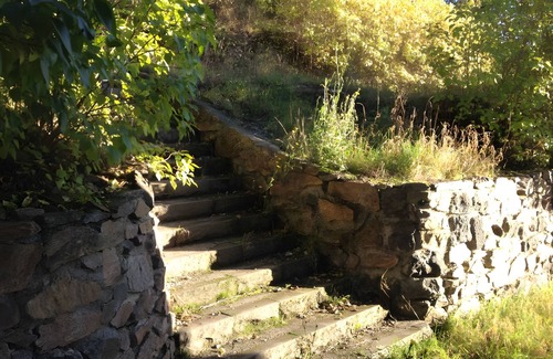 Pontgibaud House | Apartment 'Maison De Caractere- Puy De Dome' with Shared Garden